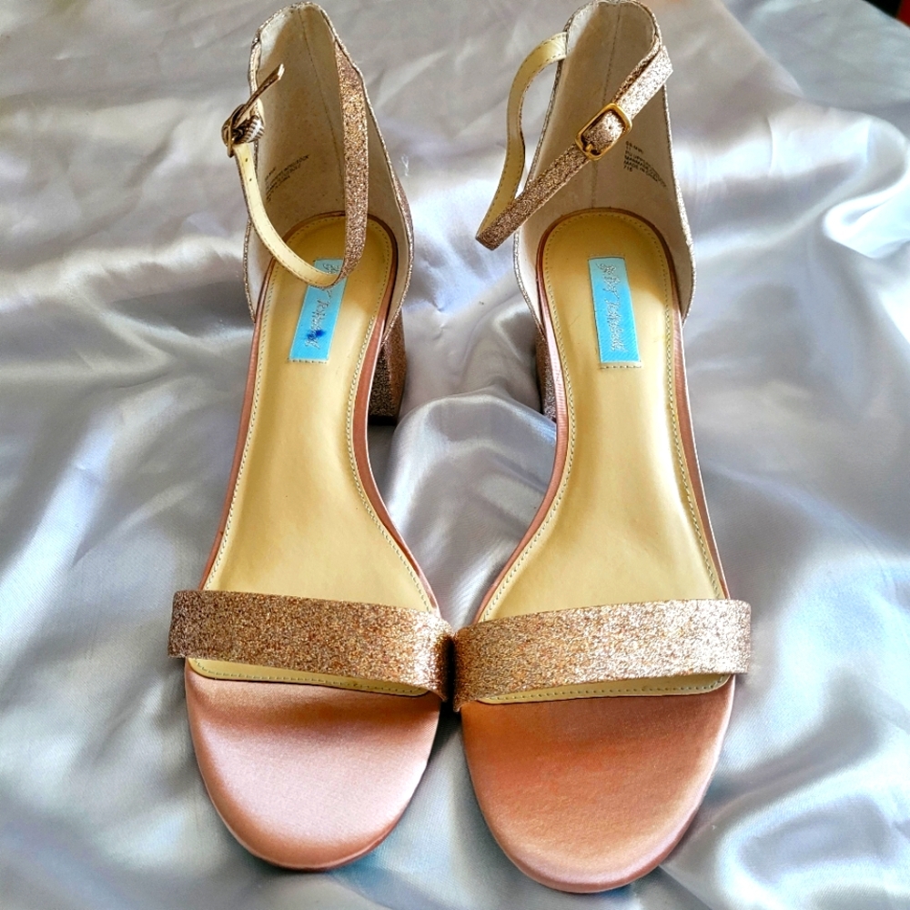 Betsy Johnson Champagne/Rose Gold Glitter Chunky Heels.